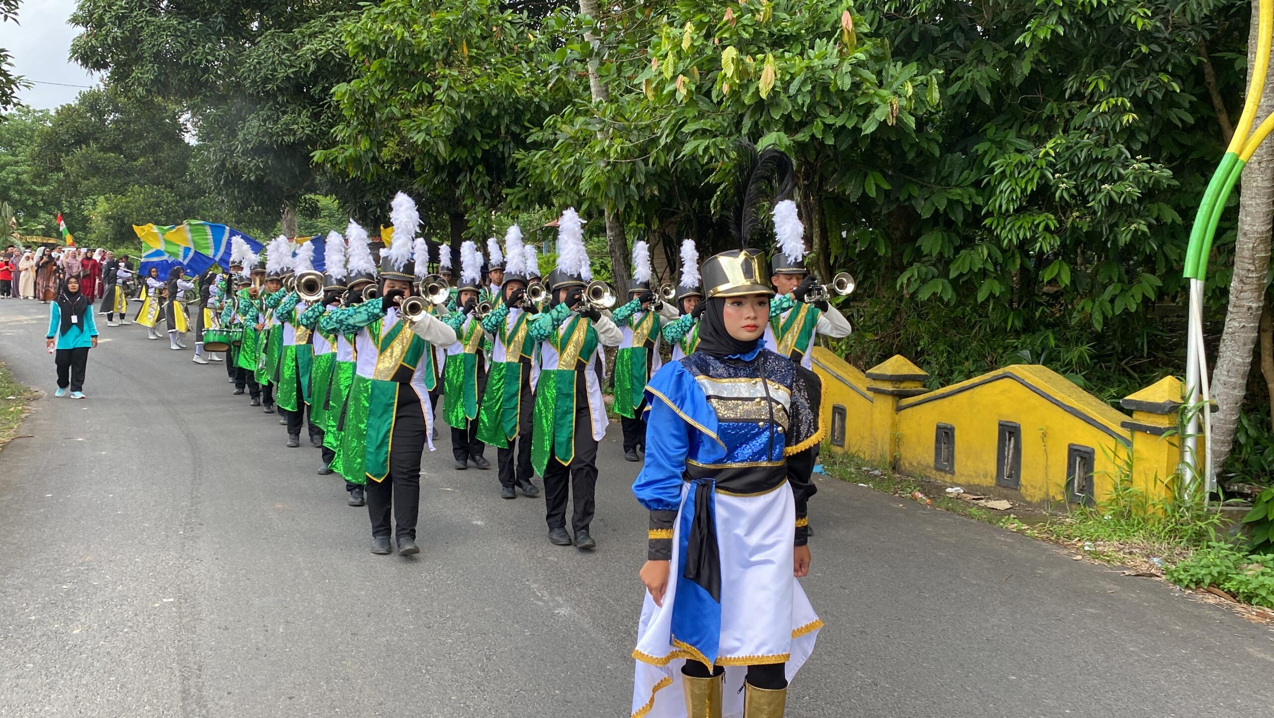 Marching Band MAN 1 Padangsidimpuan Tampil Memukau Meriahkan Pawai MTQ Kota Padangsidimpuan