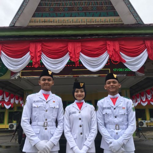 HUT RI Ke-78  , Paskibra MAN 1 Padangsimpuan Sukses Sebagai Pengibar Bendera di Lingkungan Pemko Padangsidimpuan