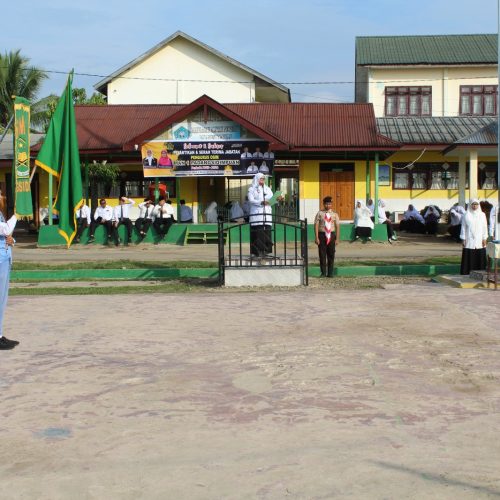 Kepala Madrasah Lantik Pengurus OSIM MAN 1 Padangsidimpuan Masa Bakti 2023/2024