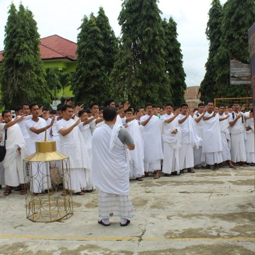 Praktik Manasik Haji Siswa Kelas XII MAN 1 Padangsidimpuan Berjalan Lancar