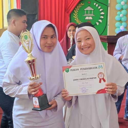 Siswa MAN 1 Padangsidimpuan Raih Juara I dan Juara II Lomba Berbalas Pantun Se-Kota Padangsidimpuan