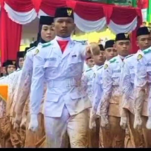 Sembilan Siswa MAN 1 Padangsidimpuan Ikut Sukseskan Pengibaran Bendera HUT RI Ke-78 Kota Padangsidimpuan